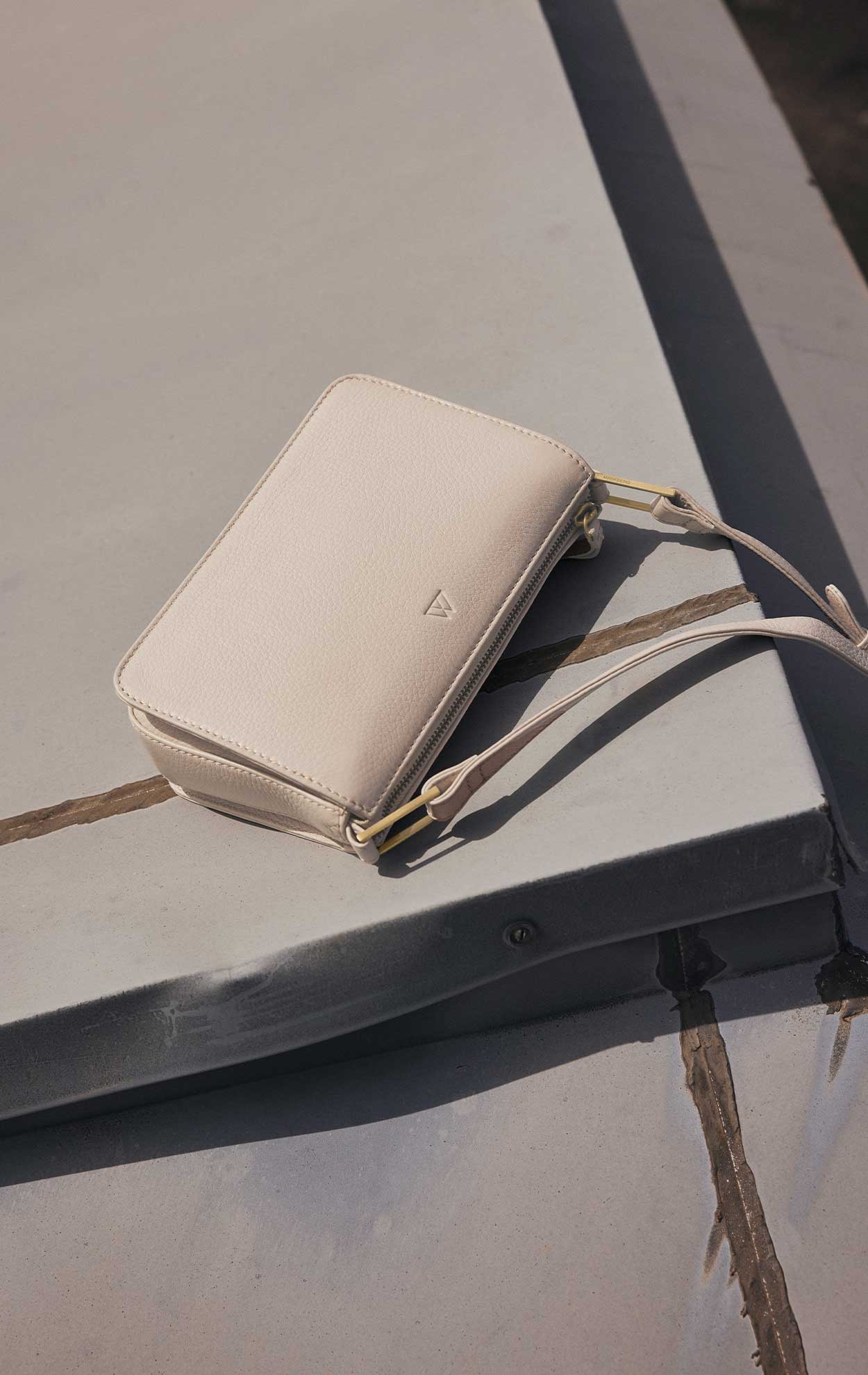 CaseMBG Crossbody Bag, Grain - Image 2