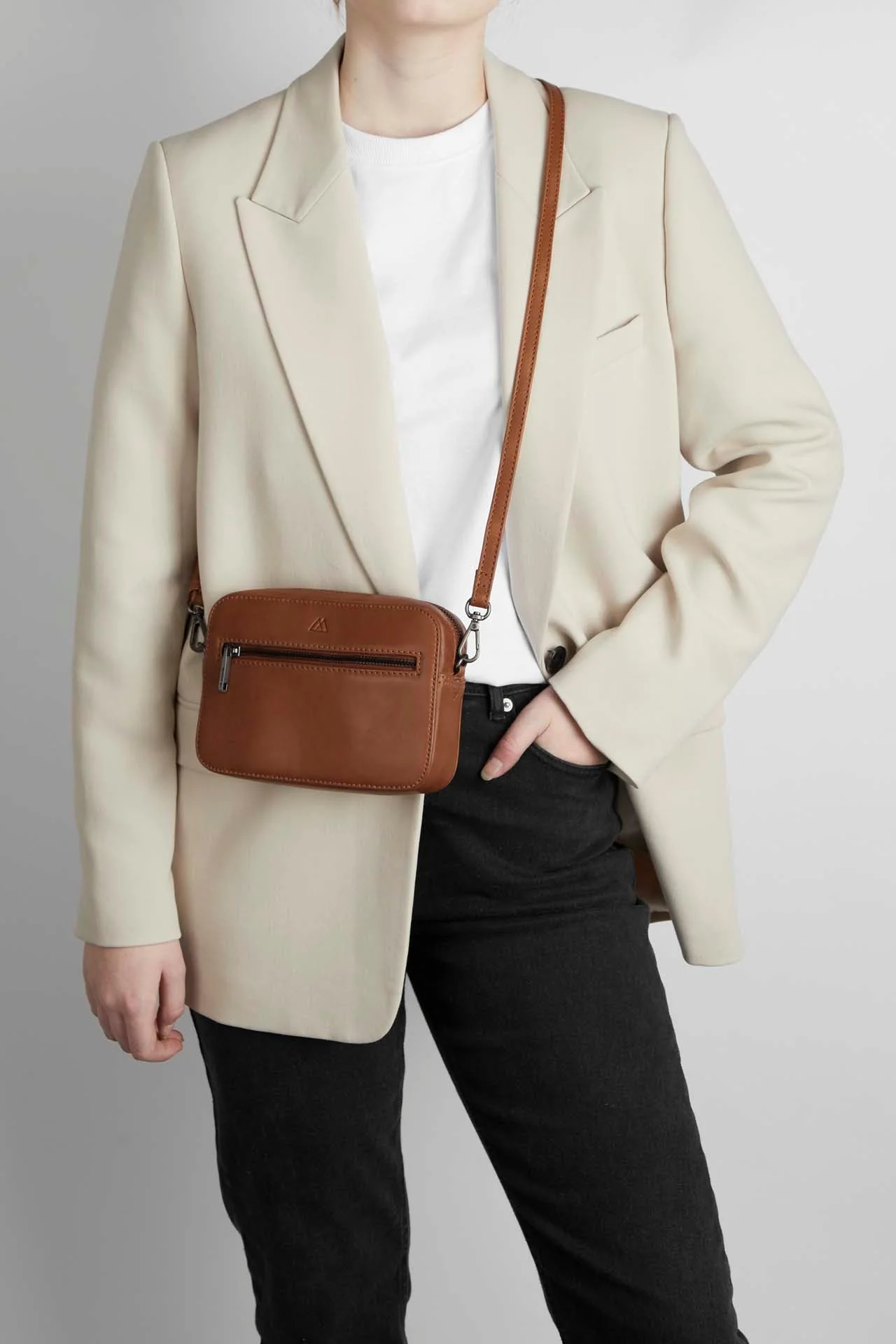 EleaMBG Crossbody Bag, Antique - Image 3