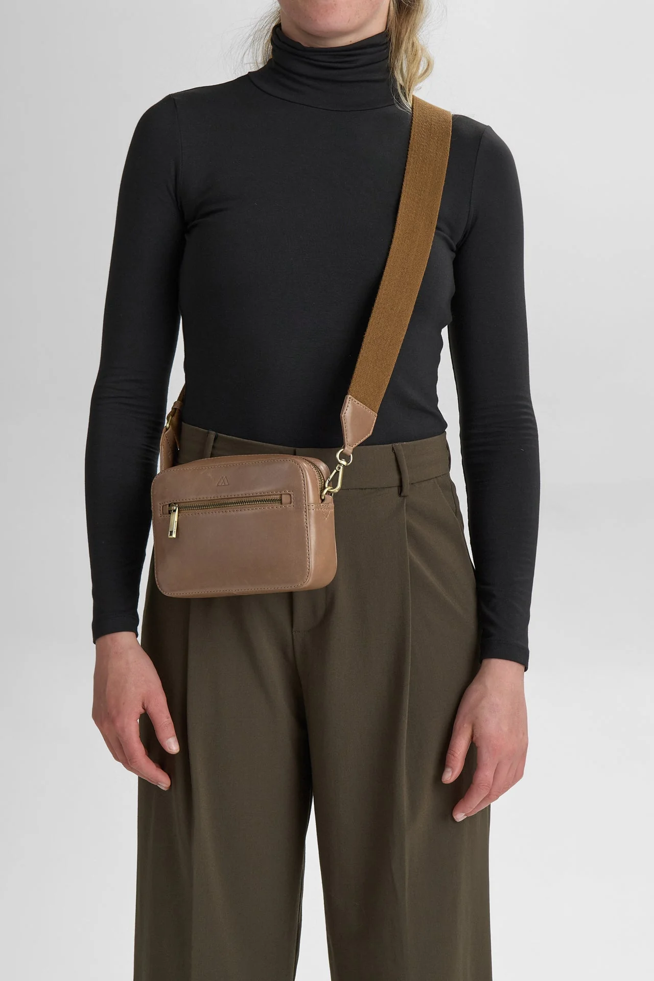 EleaMBG Crossbody Bag, Antique - Image 2