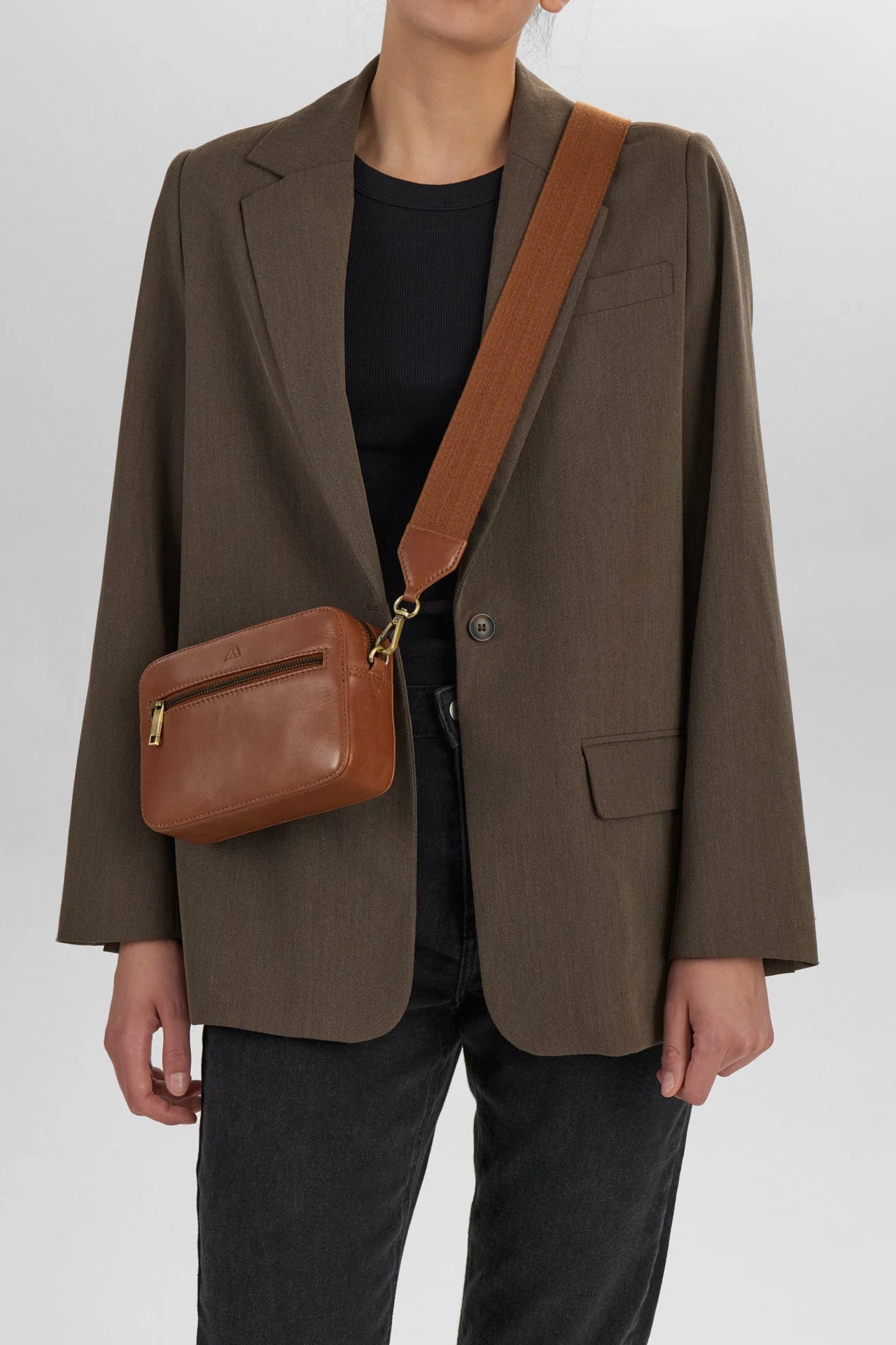 EleaMBG Crossbody Bag, Antique - Image 2