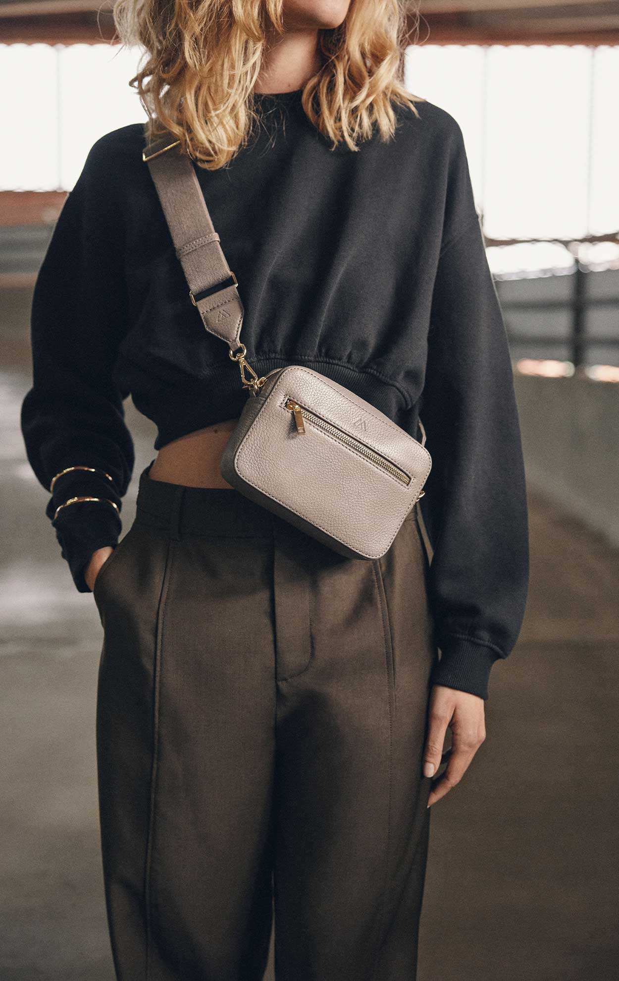 EleaMBG Crossbody Bag, Grain - Image 2