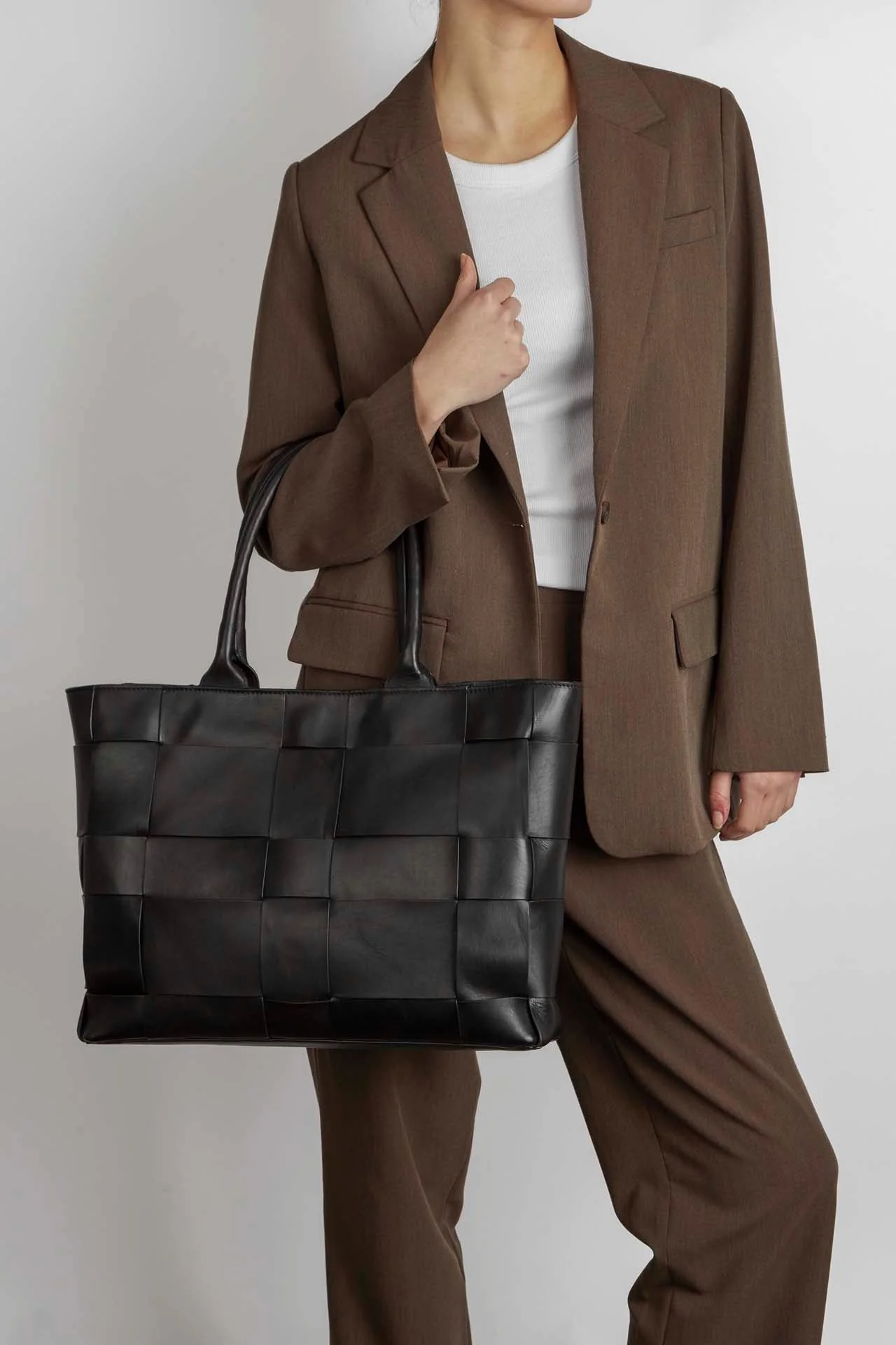 EuleenMBG Shopper, Antique - Image 3