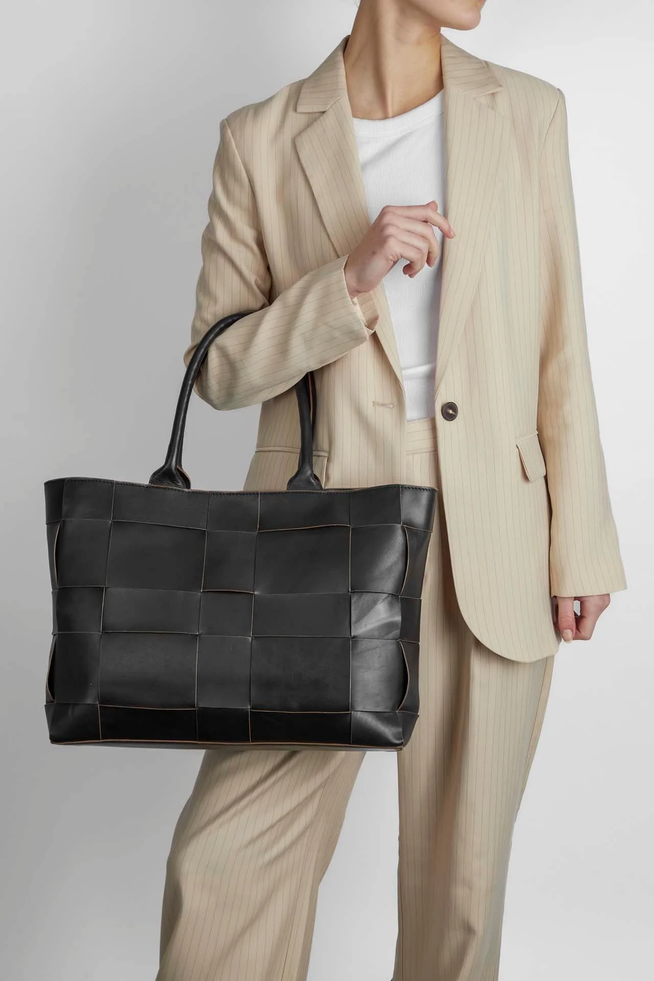 EuleenMBG Shopper, Antique - Image 3