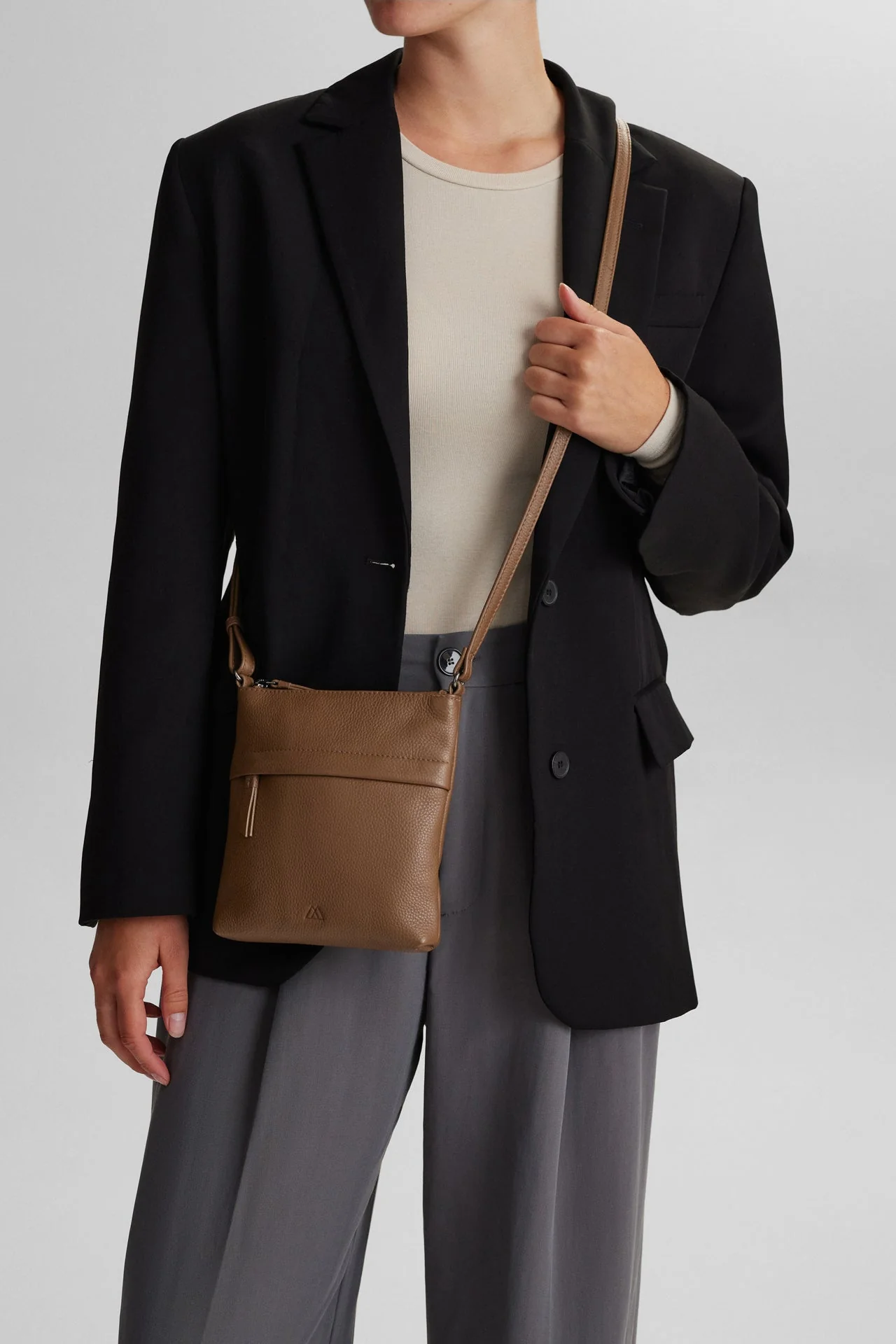 GenieMBG Crossbody Bag - Image 3