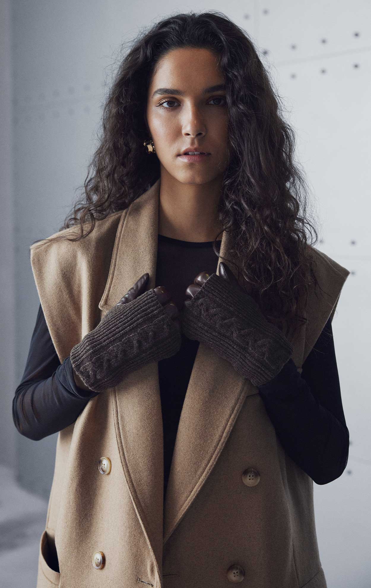 HellyMBG Gloves, Cable Knit - Image 2
