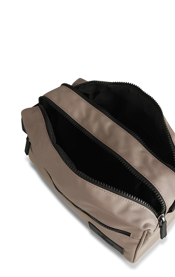 JosephineMBG Large Toiletry Bag, Recycled - Image 5