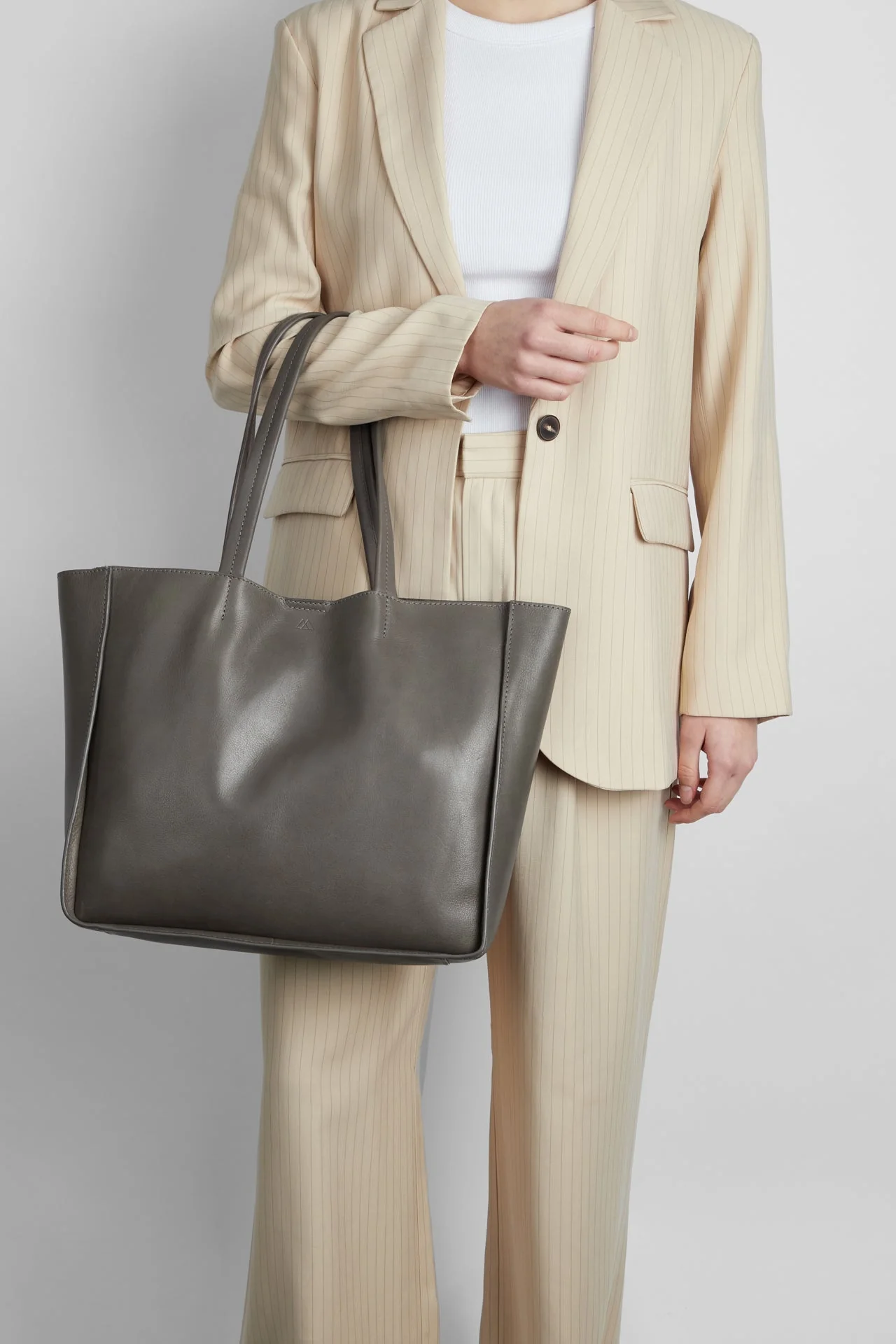 MaureenMBG Shopper, Antique - Image 3