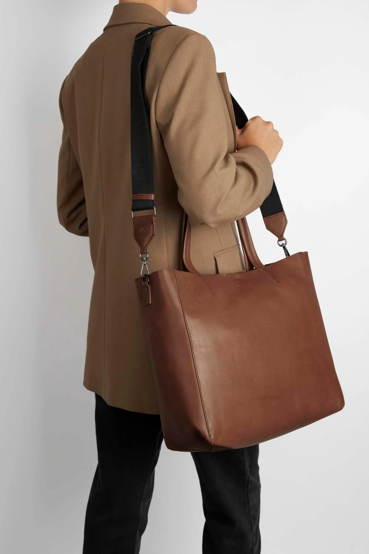 ReeseMBG Shopper, Antique - Image 3