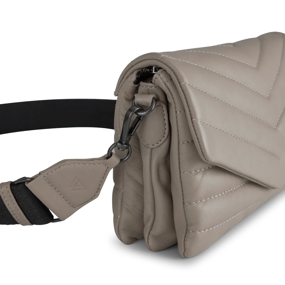 SusanaMBG Puffer Crossbody Bag - Image 7