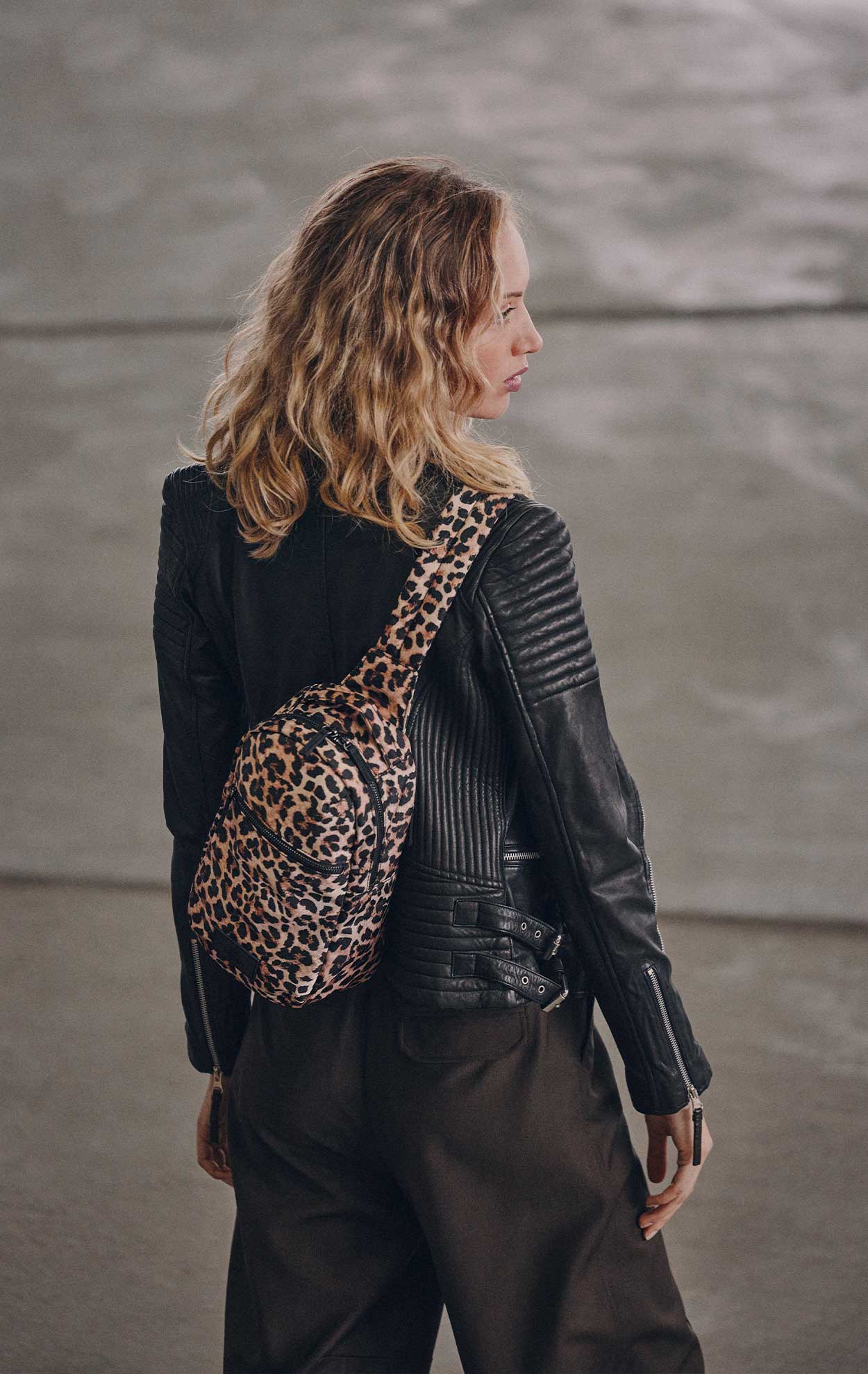 TrekMBG Leopard Sling Bag, Recycled - Image 3