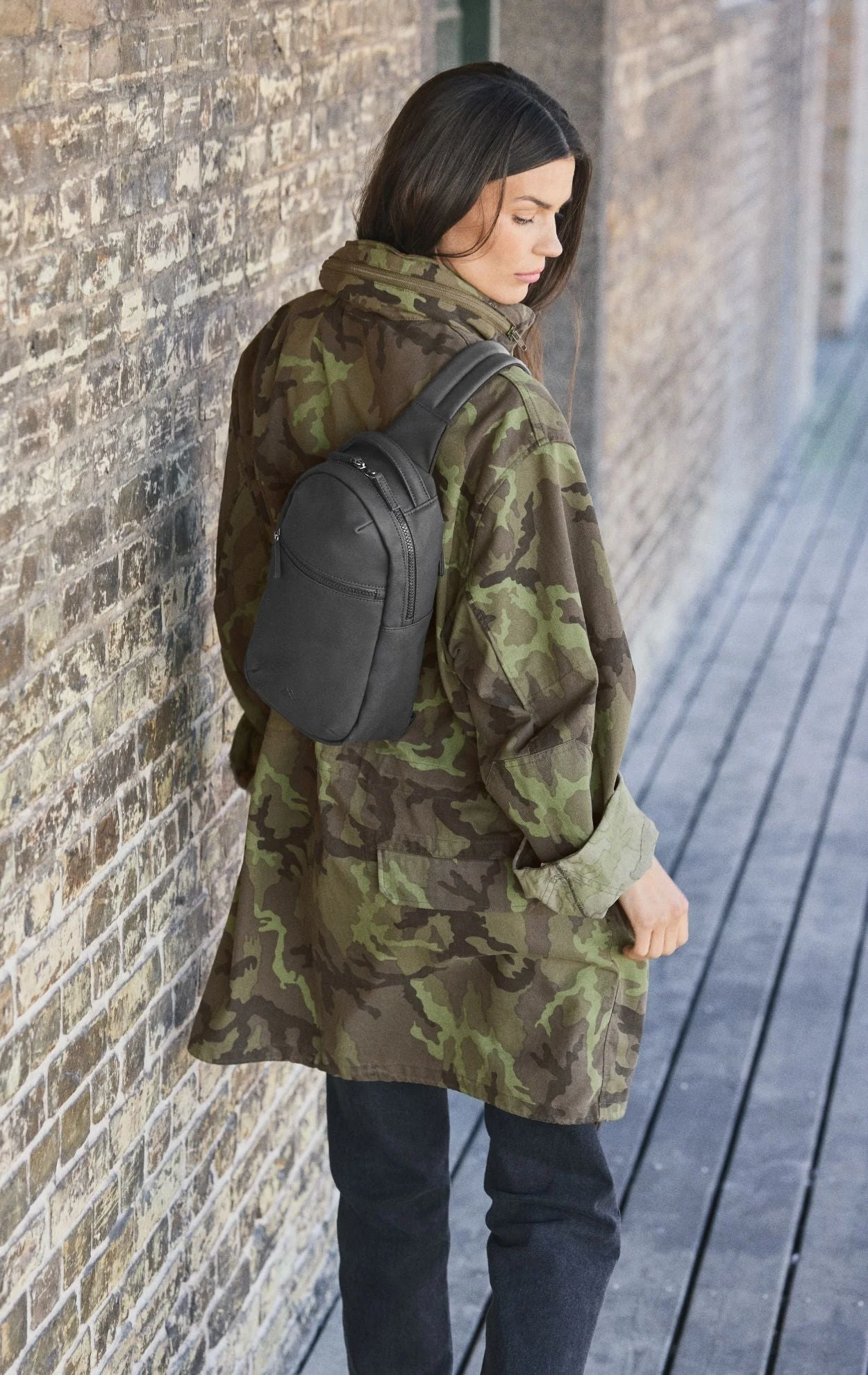 TrekMBG Sling Bag, Rubber - Image 3
