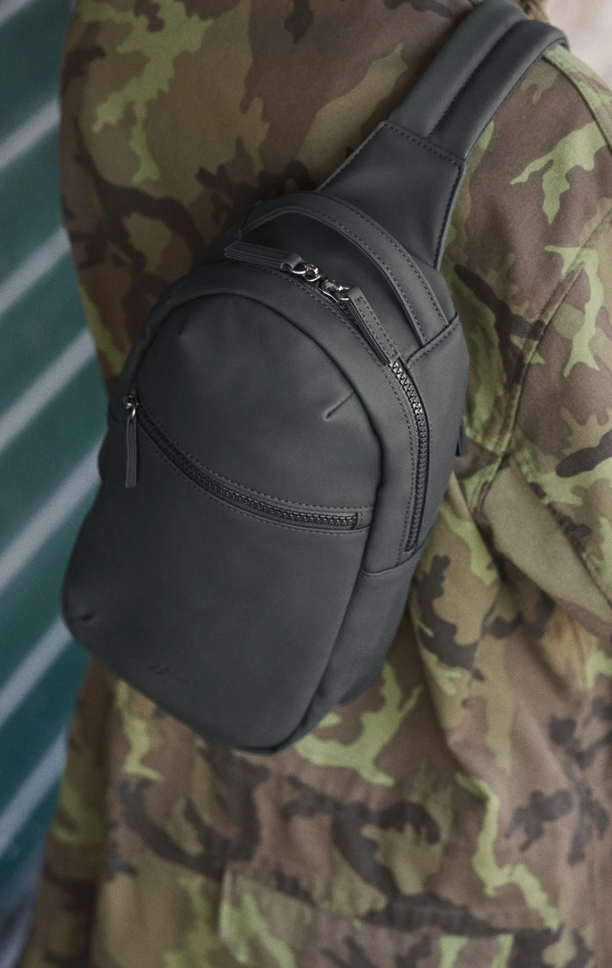 TrekMBG Sling Bag, Rubber - Image 4