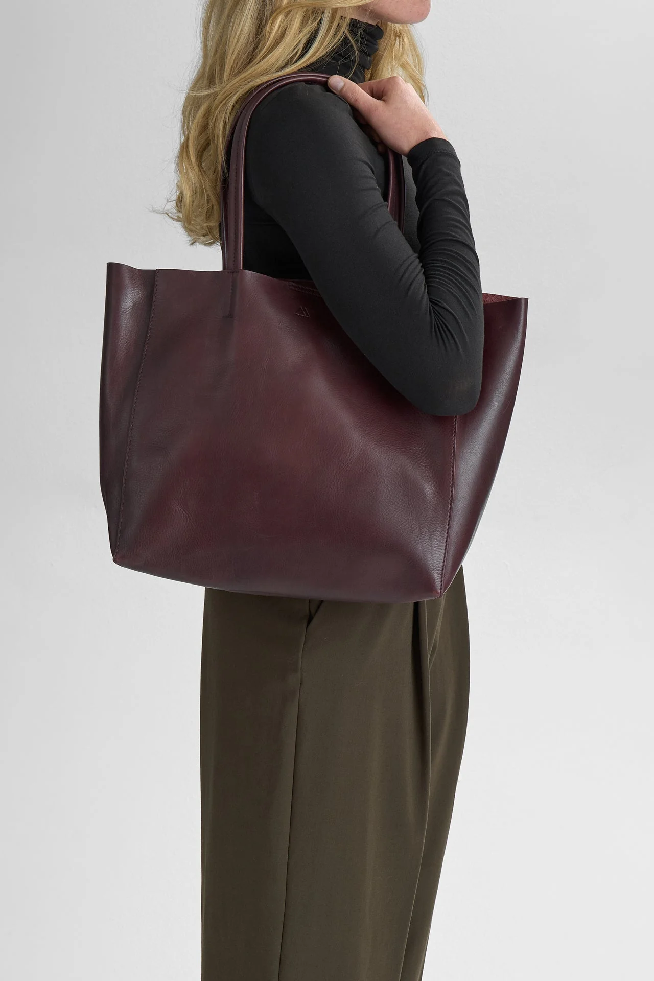 ZarahMBG Shopper, Antique - Image 2